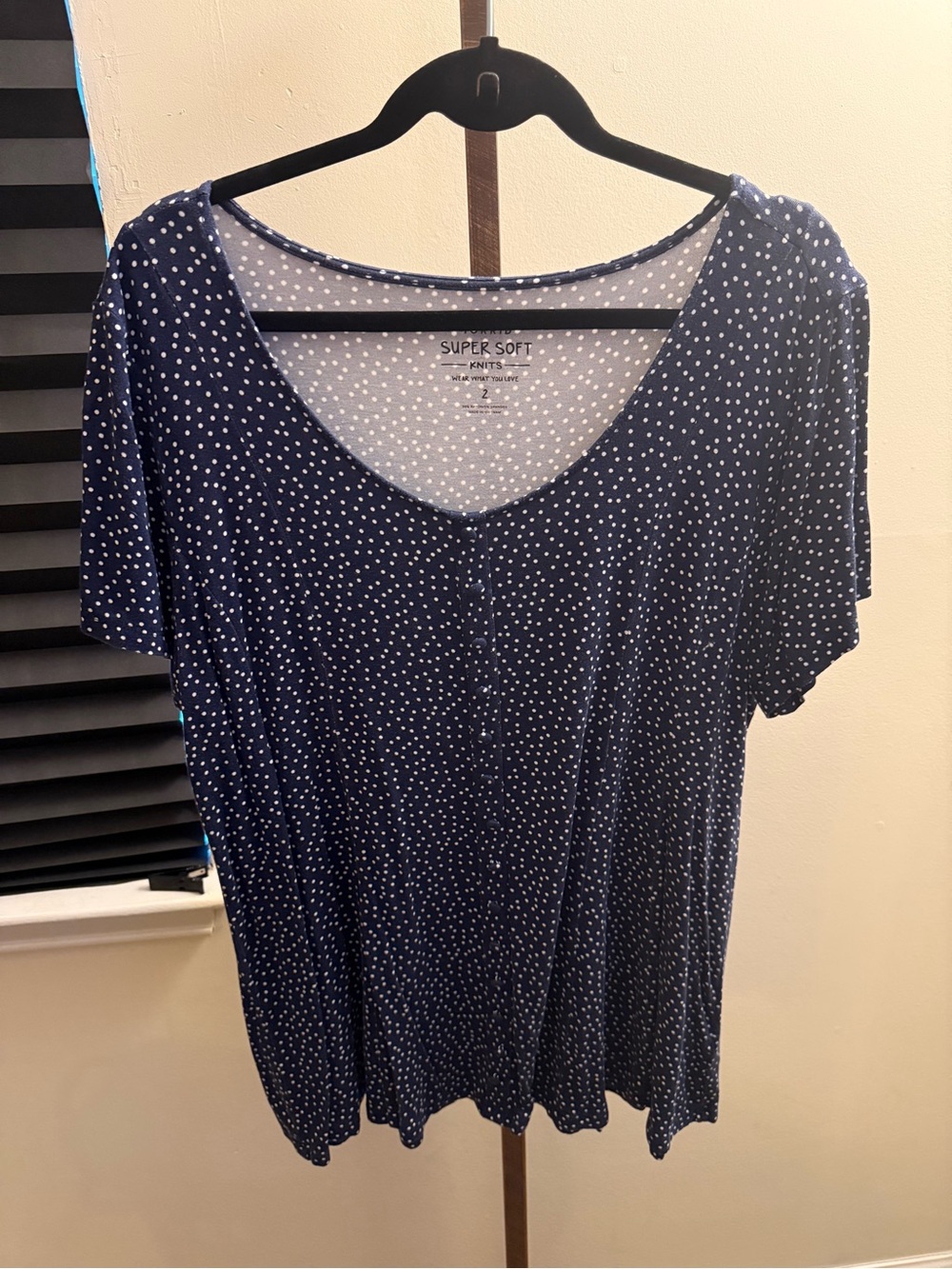 torrid Navy Polka Dot Short Sleeve V-Neck Top